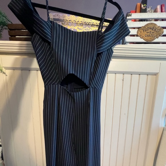 Gorgeous Forever 21 Navy Blue Pinstripe Bodysuit - Picture 3 of 9